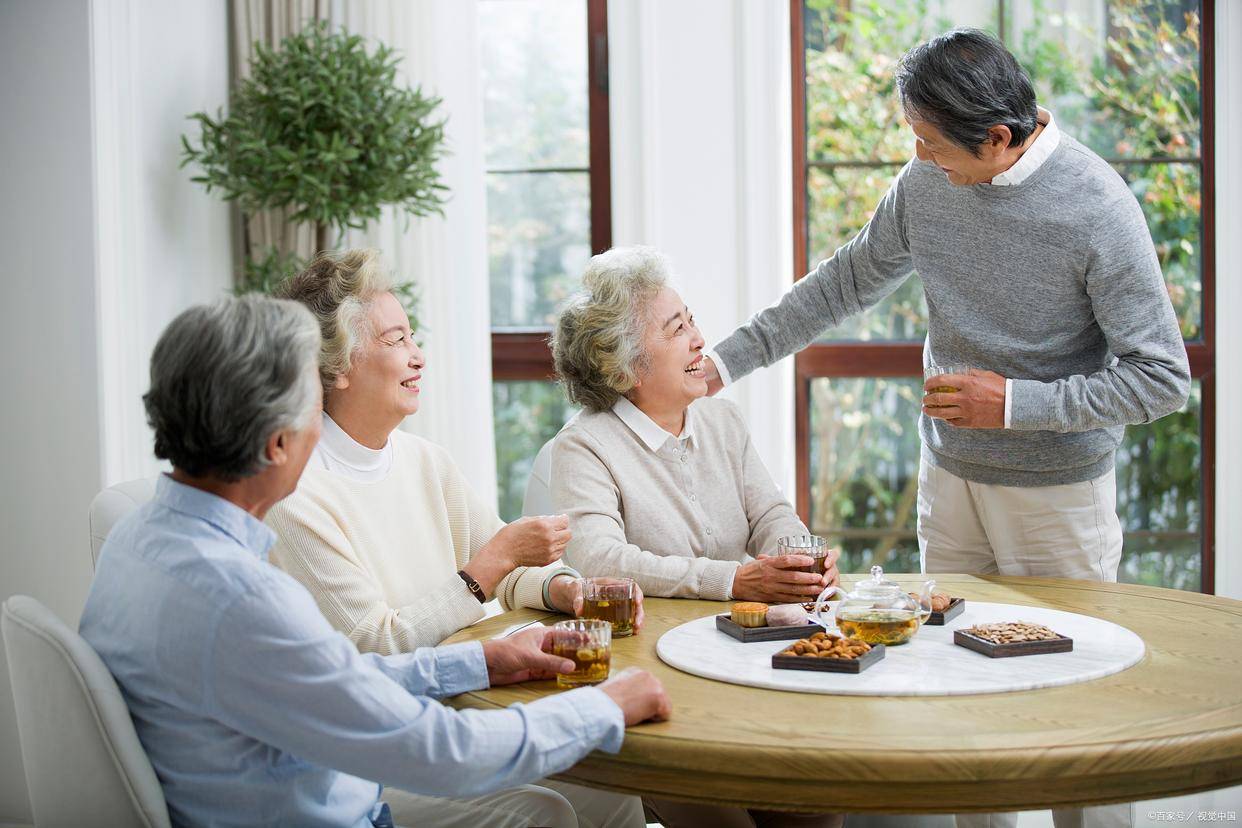 养老智能穿戴设备必不可少MG电子模拟器老年人居家(图2)